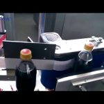 آلة وسم زجاجة الكولا الأوتوماتيكية