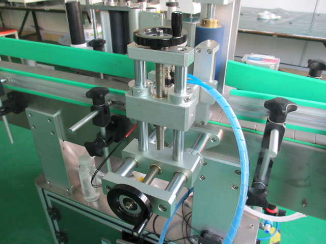 تفاصيل ماكينات تصنيع العلب المعدنية المستديرة الرأسية الأوتوماتيكية