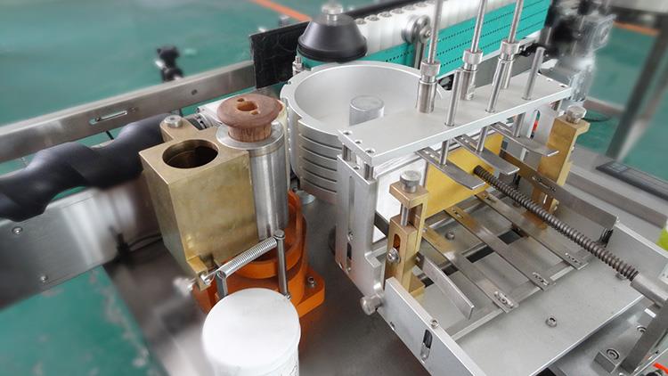 آلة لصق الملصقات الورقية بالغراء الرطب الأوتوماتيكية الكاملة لمنتجات الكحول